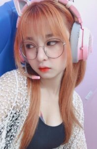 Hot Streamer Mèo 2k4 xinh đẹp